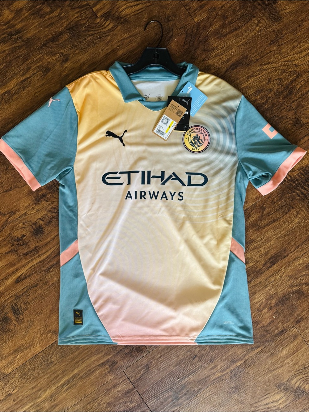 Manchester City x Noel Gallagher “Definetly Maybe” 30th anniv collab kit